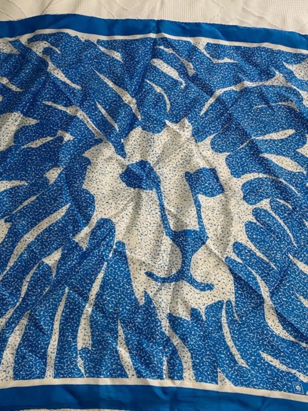 Anne Klein Blue and White Lion Print scarf